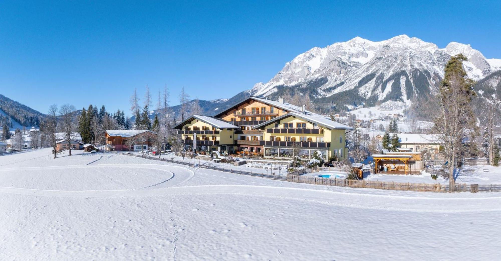 Almfrieden Hotel & Romantikchalet Рамзау ам Дахщайн Екстериор снимка